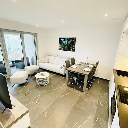 1 Bedroom With Parking In Center And A Large Terrace. Appartement