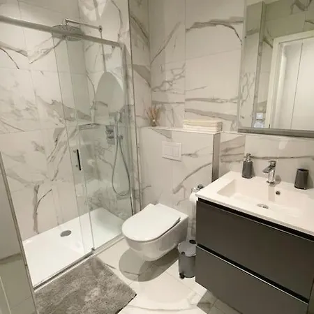 1 Bedroom With Parking In Center And A Large Terrace. *