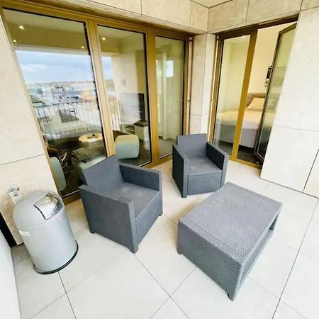 1 Bedroom With Parking In Center And A Large Terrace. * Luxembourg