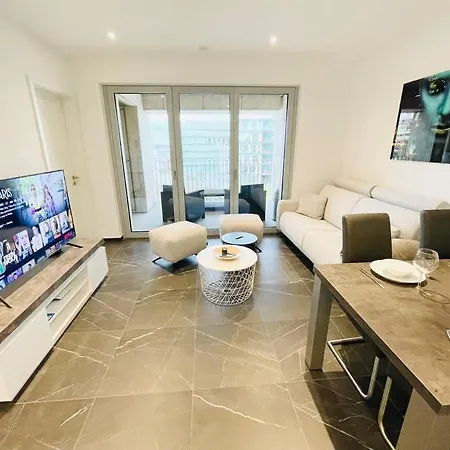 Appartement 1 Bedroom With Parking In Center And A Large Terrace.