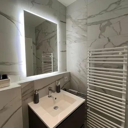 1 Bedroom With Parking In Center And A Large Terrace.