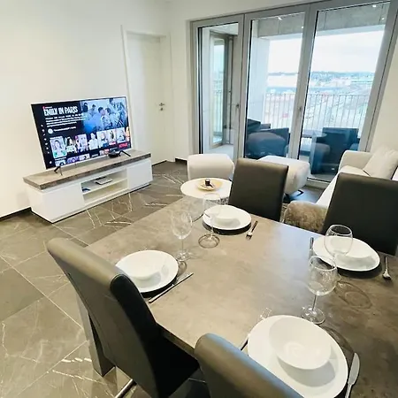 1 Bedroom With Parking In Center And A Large Terrace. * Luxembourg