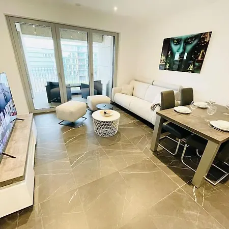 Appartement 1 Bedroom With Parking In Center And A Large Terrace.